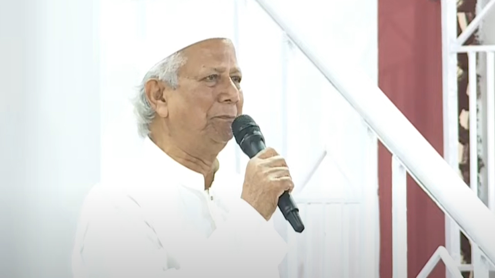 যত বাধাই আসুক ঐক্যবদ্ধ থেকে নতুন বাংলাদেশ গড়ার প্রত্যয় প্রধান উপদেষ্টার